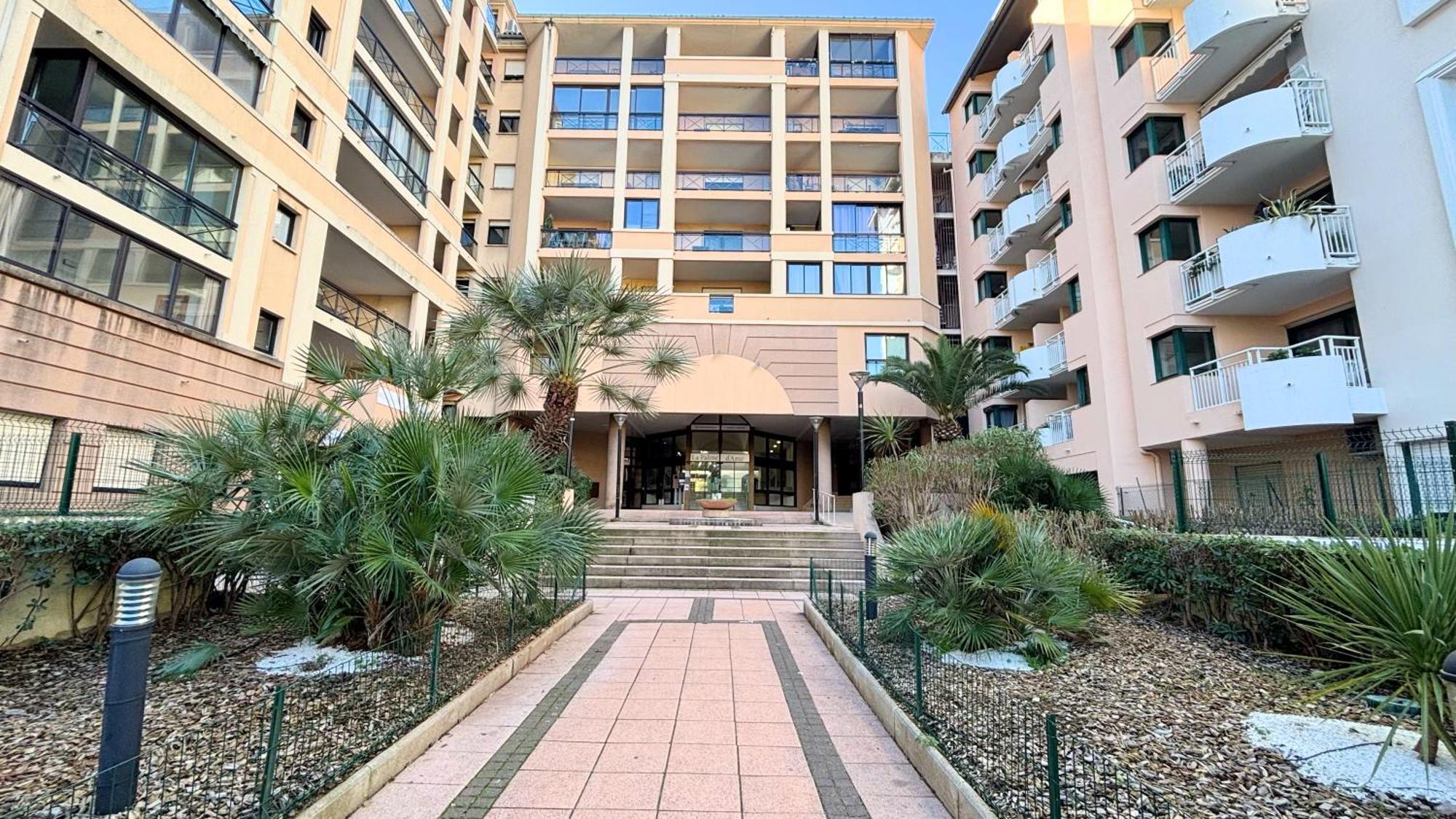 Appartement 556, Vue Mer Et Piscine By Palmazur Vacances Cannes Exterior photo